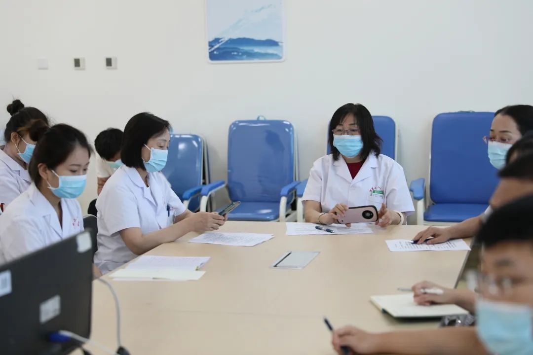 全省首家！中國醫(yī)科大學(xué)附屬第一醫(yī)院專家來“查房”，家門口享國內(nèi)優(yōu)質(zhì)醫(yī)療資源！(圖2)